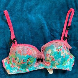 Victoria’s Secret NWT 32B bra